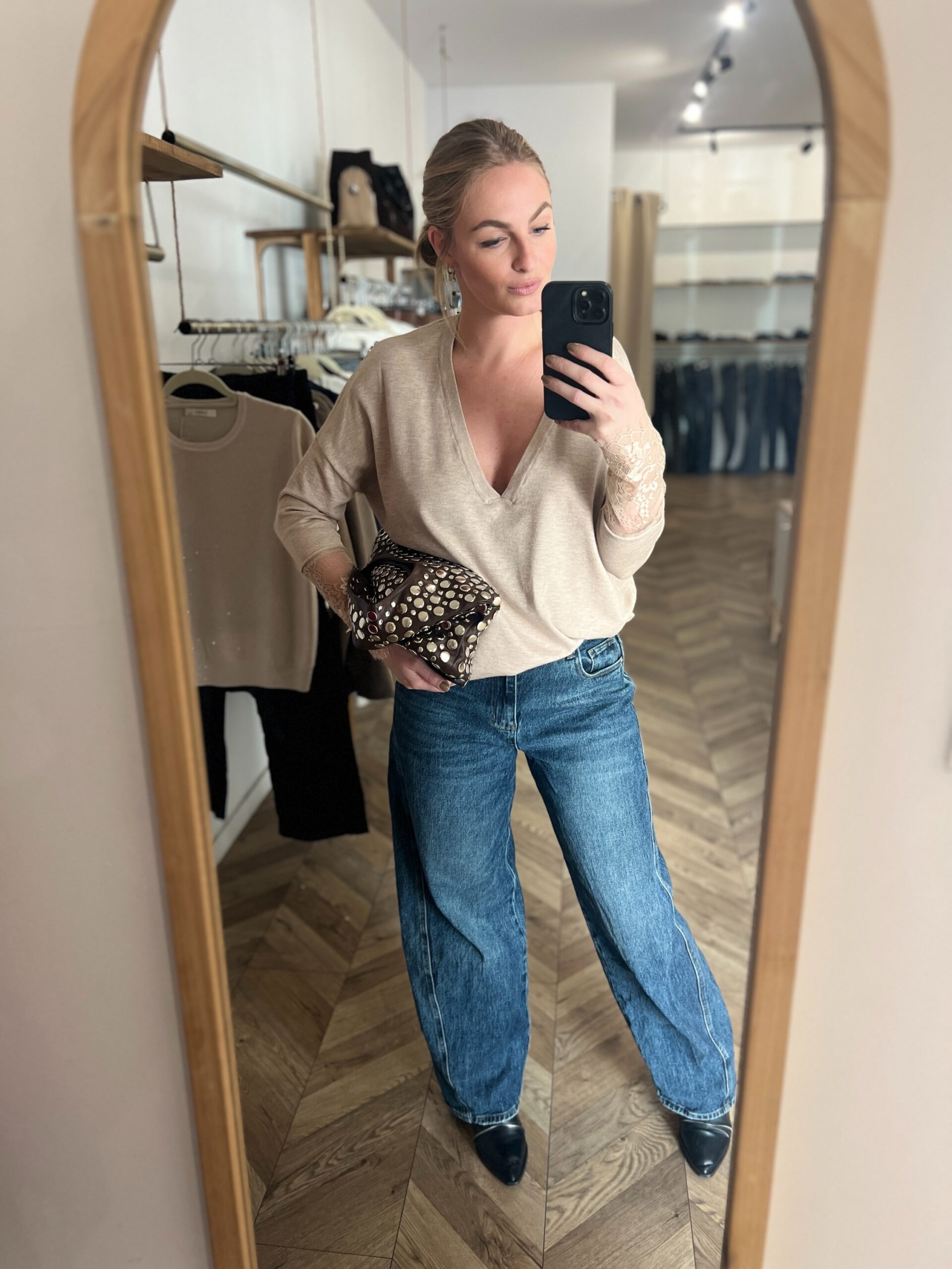 SYLVIA BEIGE – PULL DENTELLE