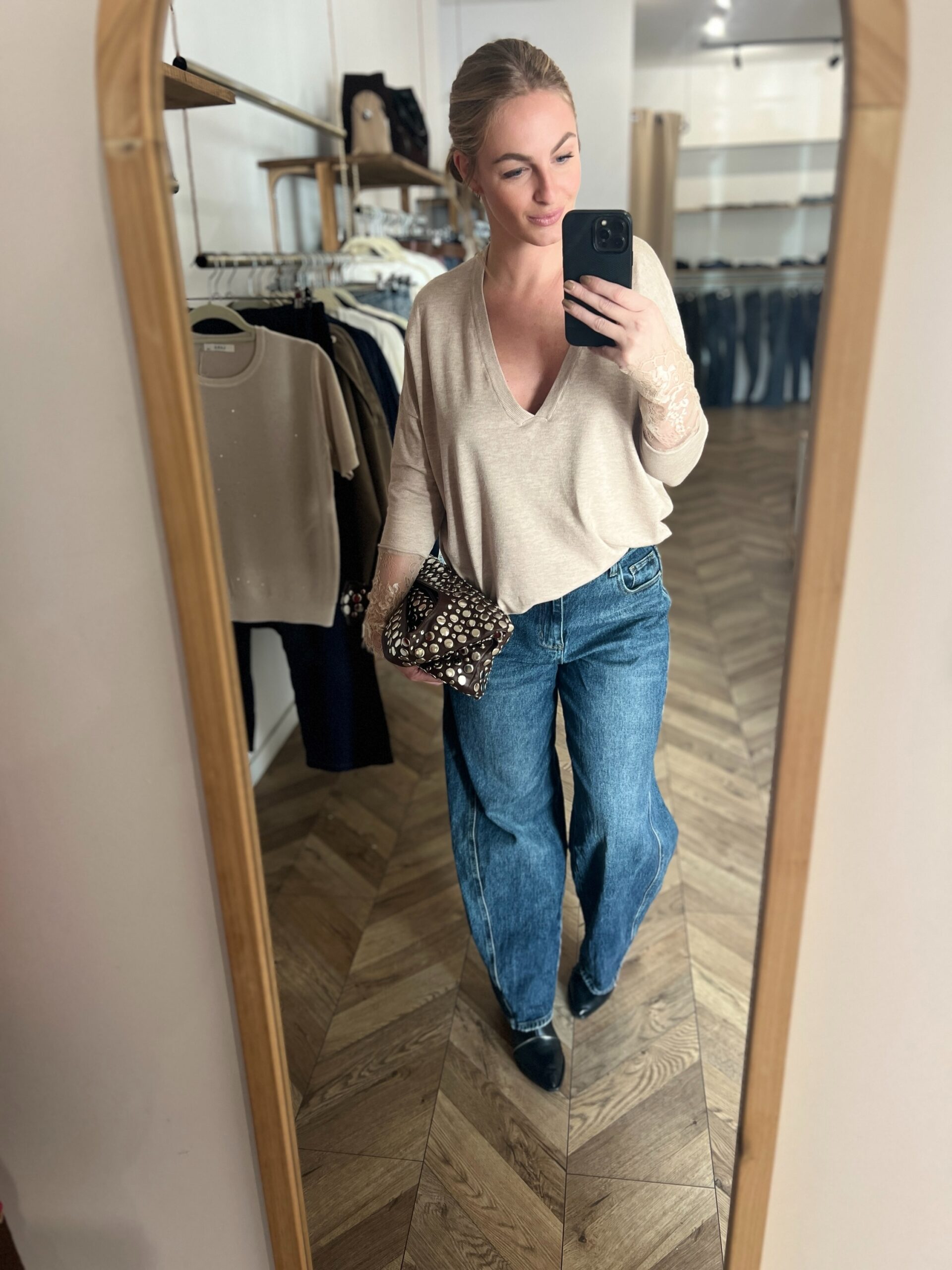 SYLVIA BEIGE – PULL DENTELLE