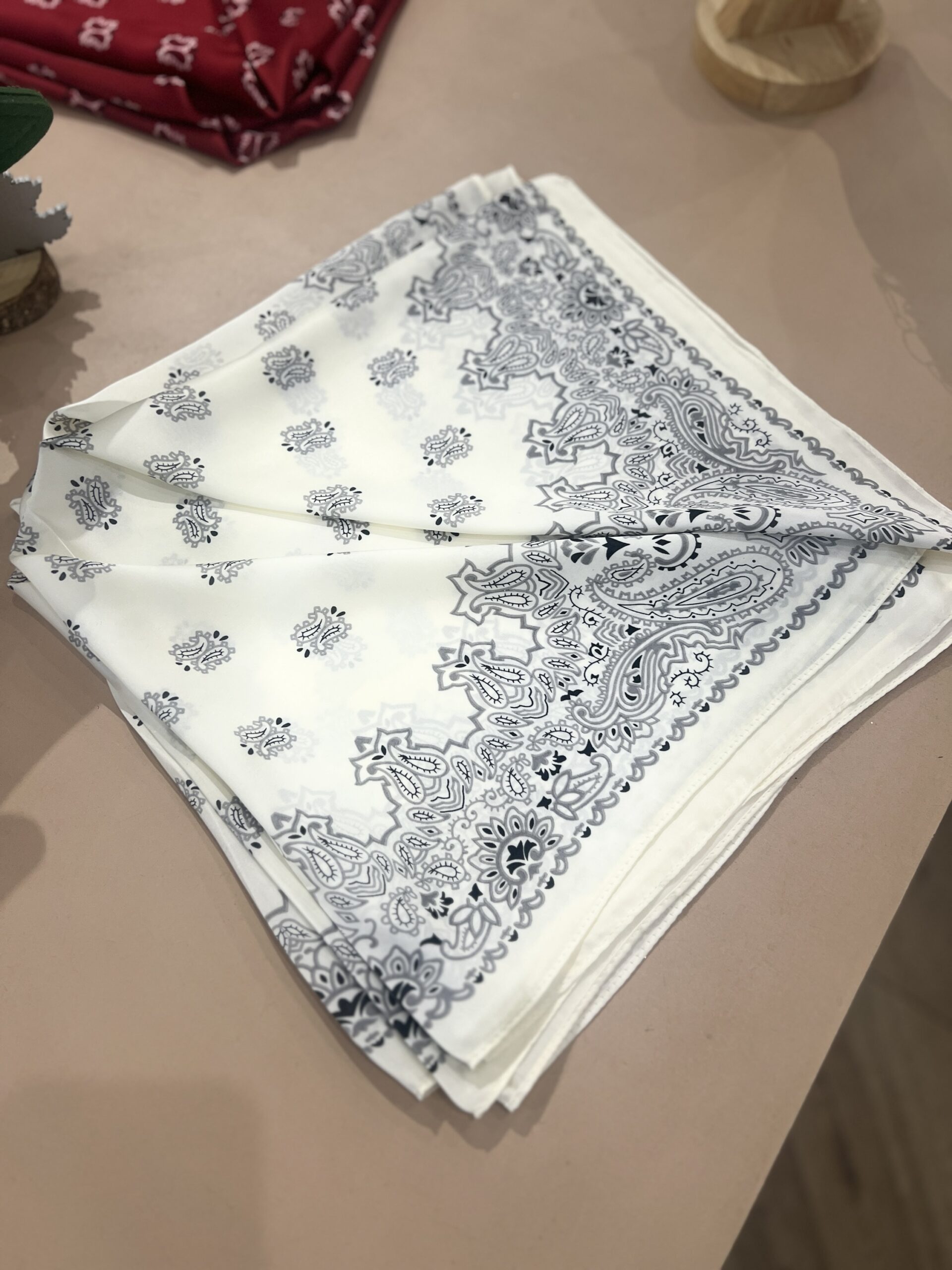 HUGO ÉCRU – FOULARD