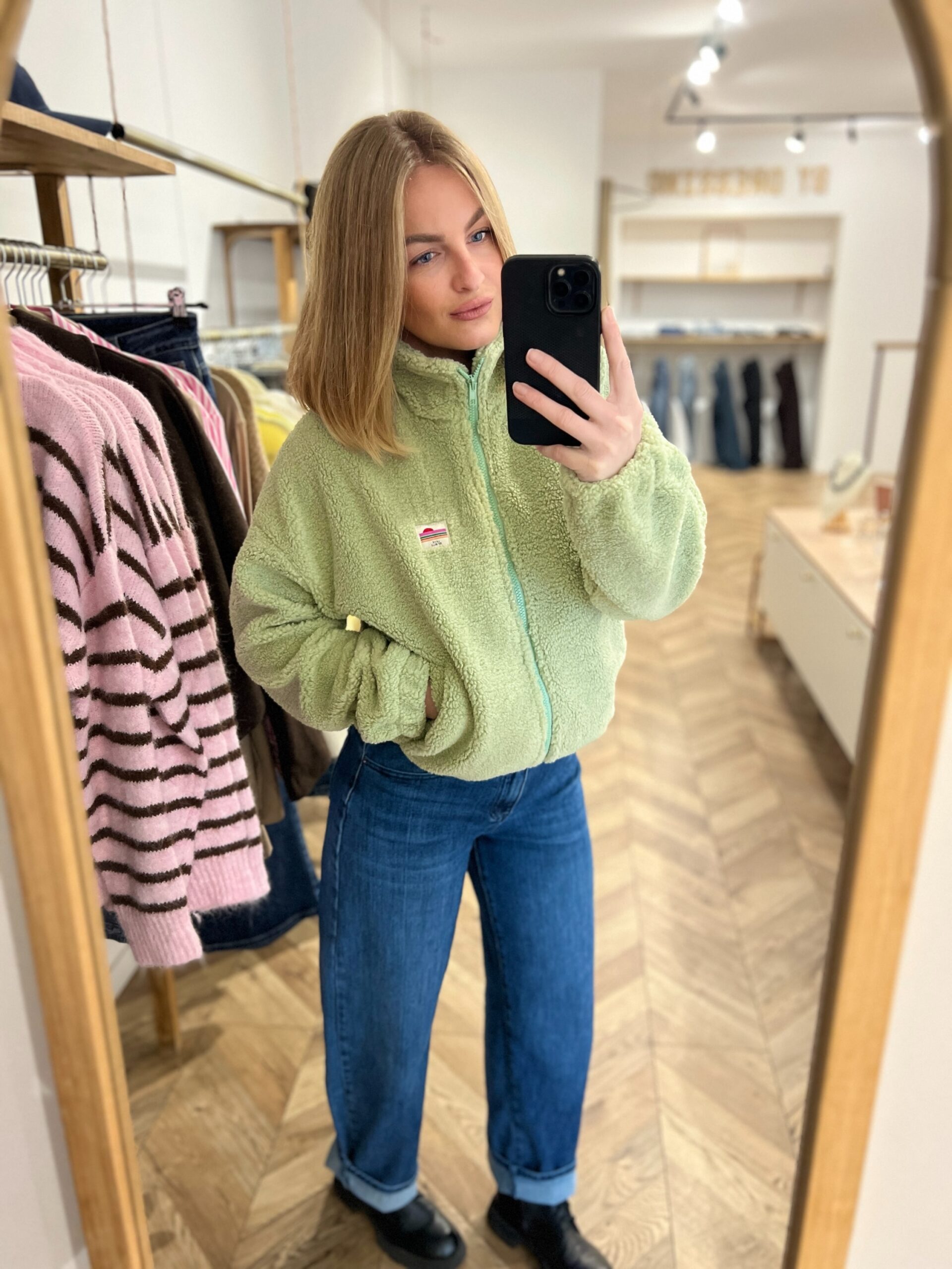 STACY AMENDE – POLAIRE