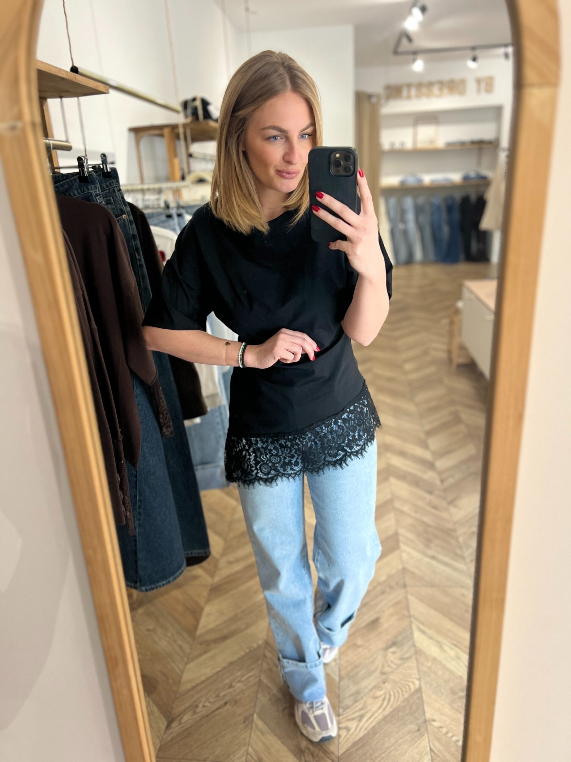 HUGO NOIR – TOP DENTELLE